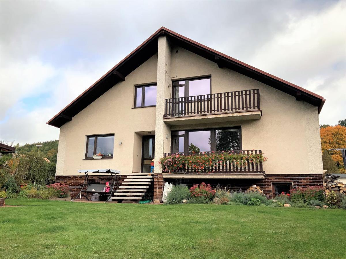 Apartman V Podkrovi Hostinné Esterno foto