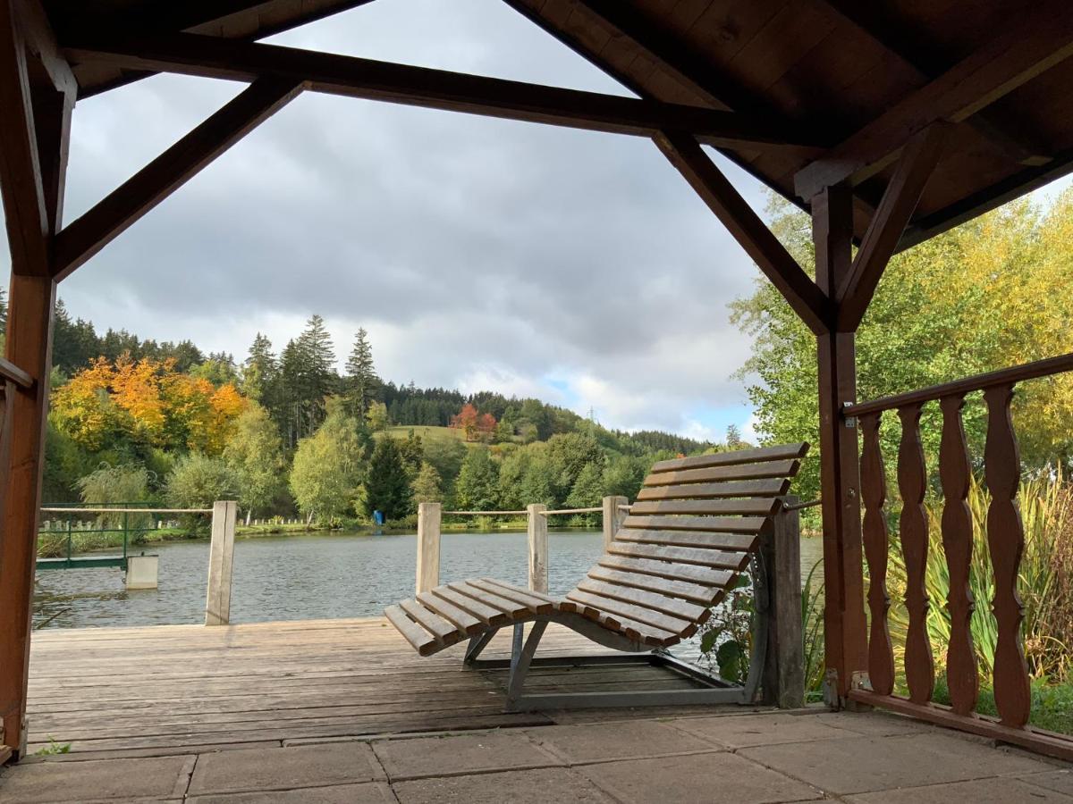 Apartman V Podkrovi Hostinné Esterno foto